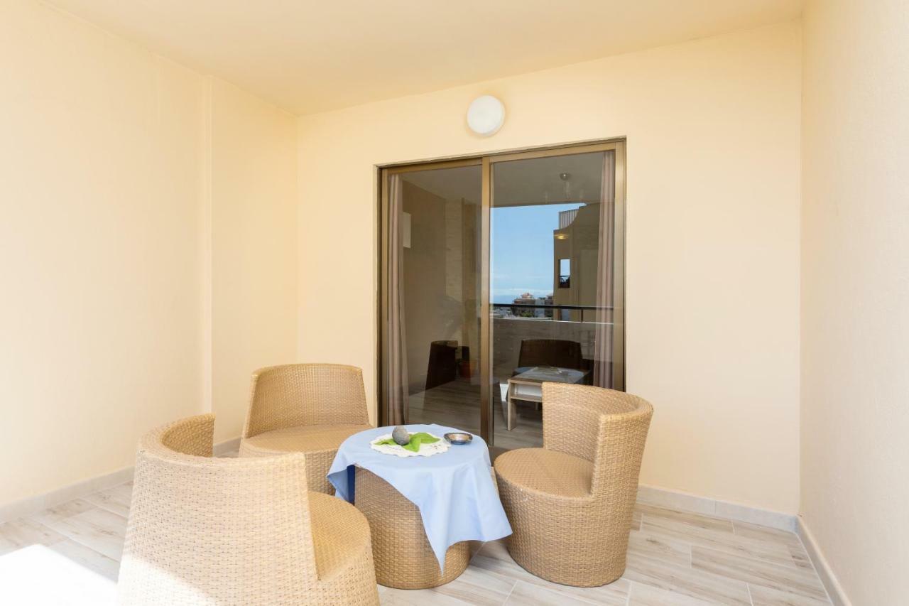 Tropic Apartments En Castle Harbour Los Cristianos  Exteriör bild